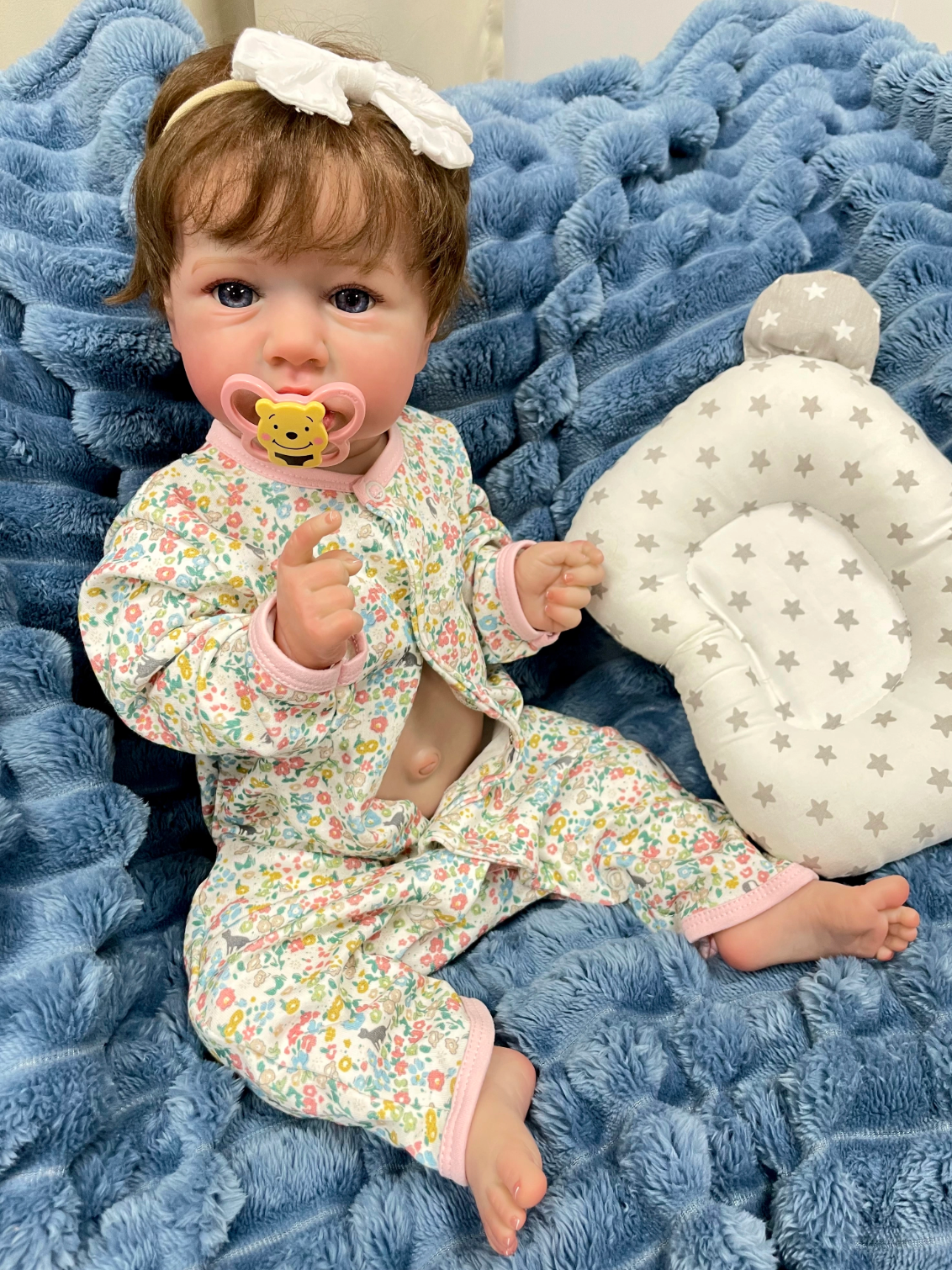 Maya – 22-Inch / 55 cm Full Vinyl Reborn Baby Girl Doll with 3D-Painted Skin and Accessories